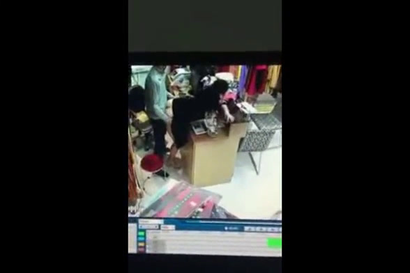 Empleada cogida por su jefe