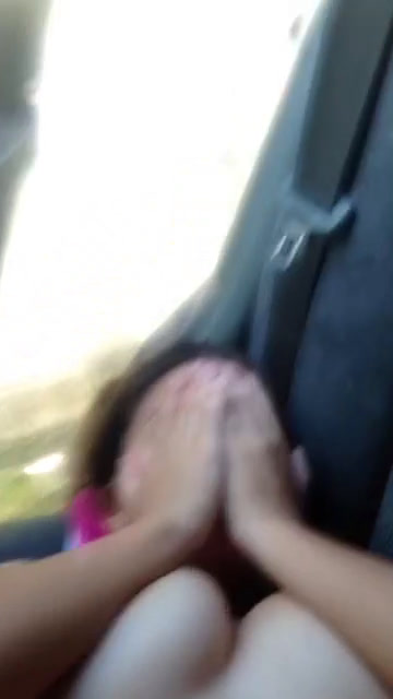 Totona follando en el carro