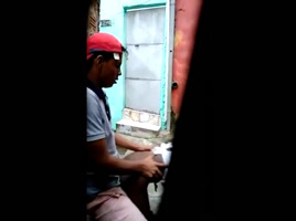 Follando la enana del barrio, pero fueron pillados 