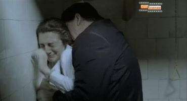 El director de la escuela se folla una alumna en el baño