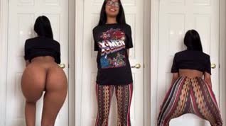 Morena culona desnudandose y haciendo twerking