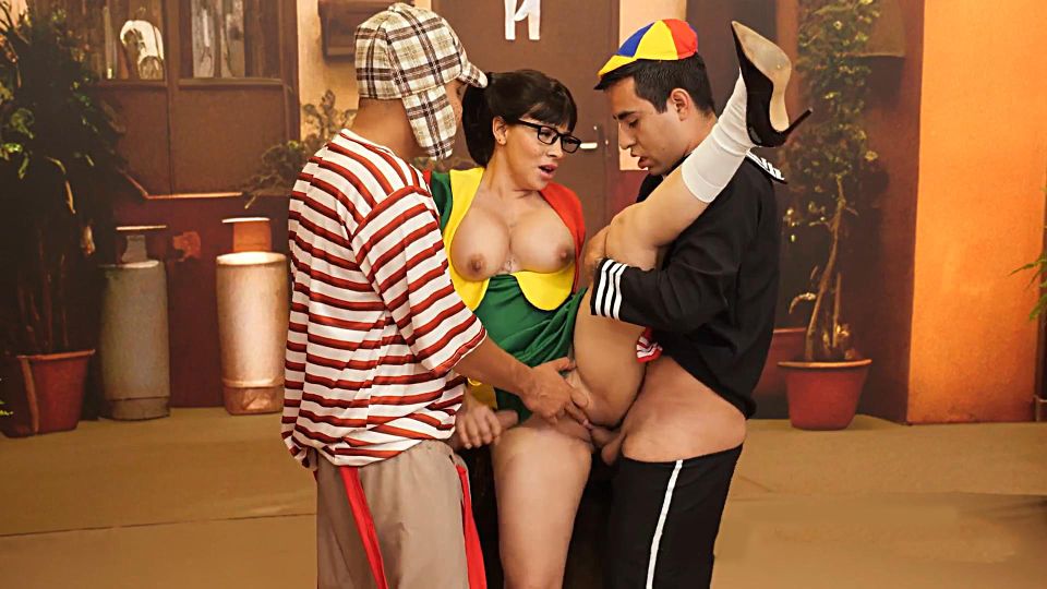 El chibolo del ocho, Kikin y el profesor jirafa se FOLLAN a la Chiquilina